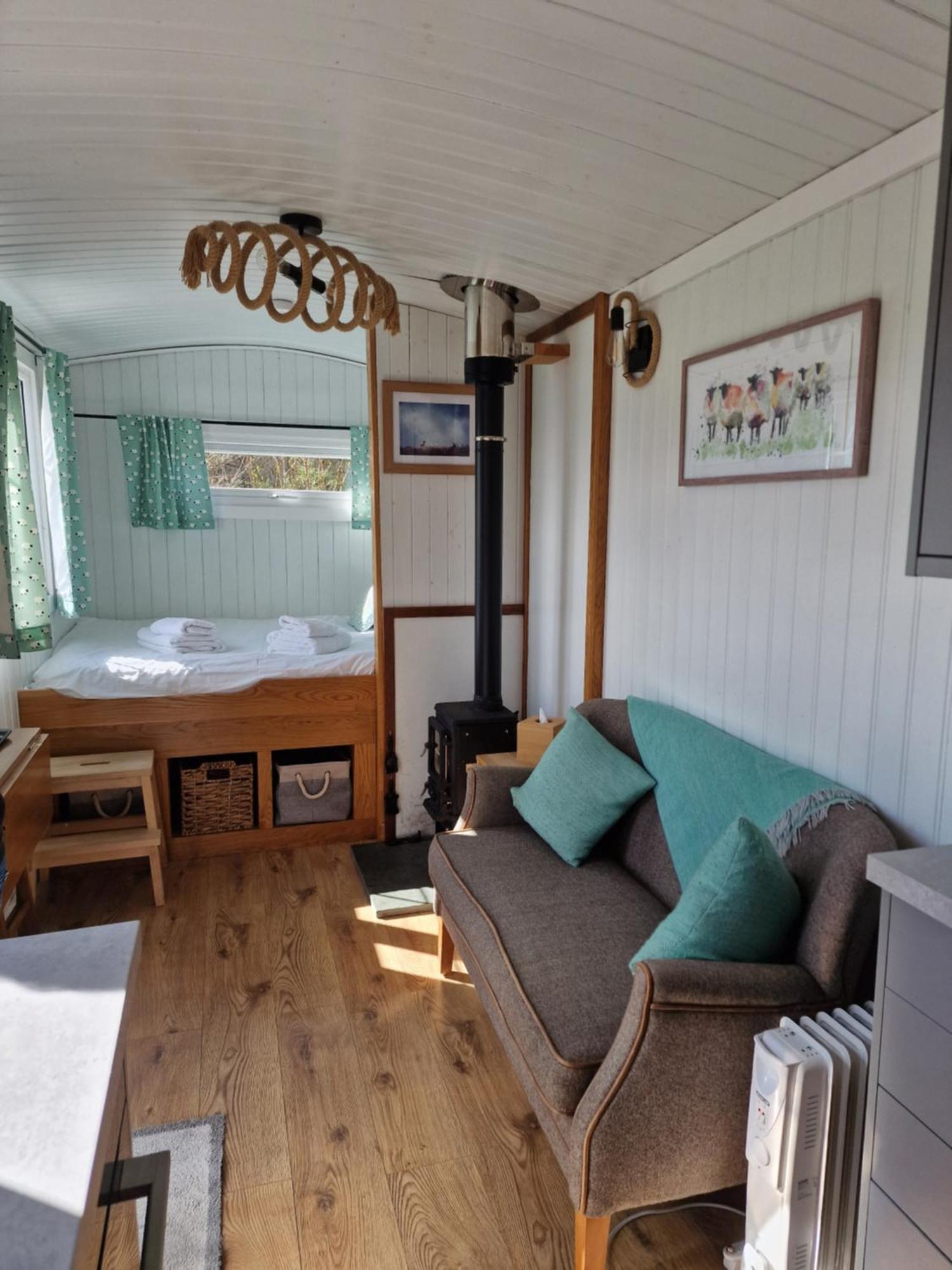 Dalnoid Cottages & Treehouses Nr Glenshee Bagian luar foto