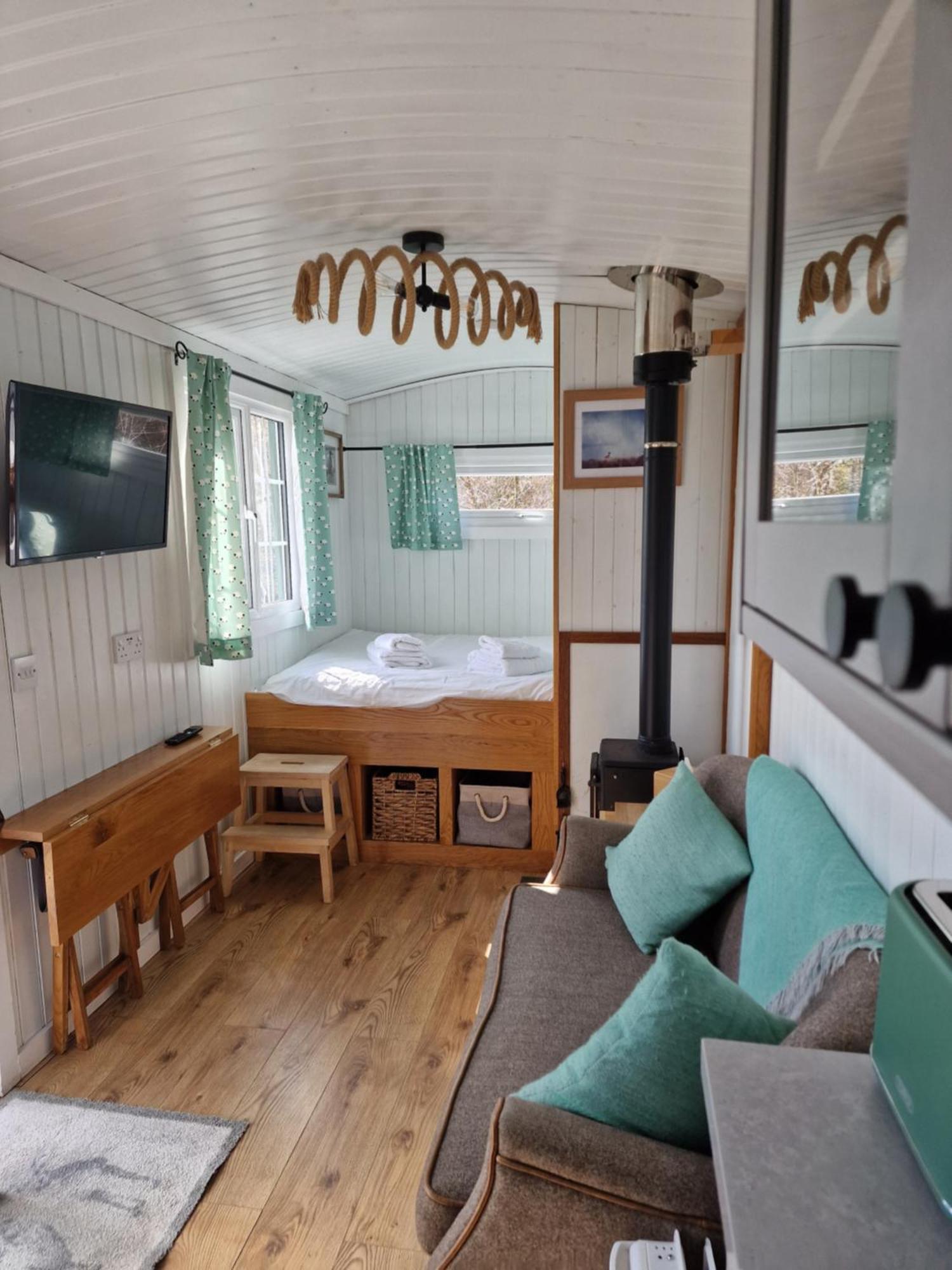Dalnoid Cottages & Treehouses Nr Glenshee Bagian luar foto
