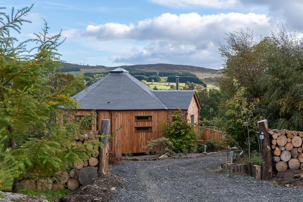 Dalnoid Cottages & Treehouses Nr Glenshee Bagian luar foto