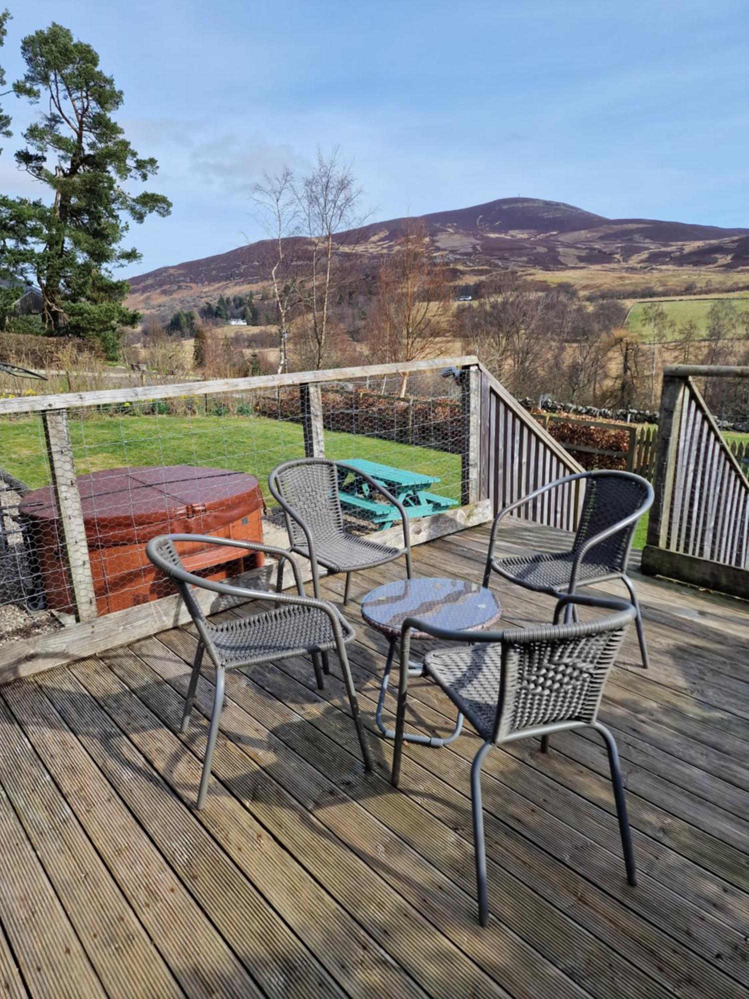 Dalnoid Cottages & Treehouses Nr Glenshee Bagian luar foto