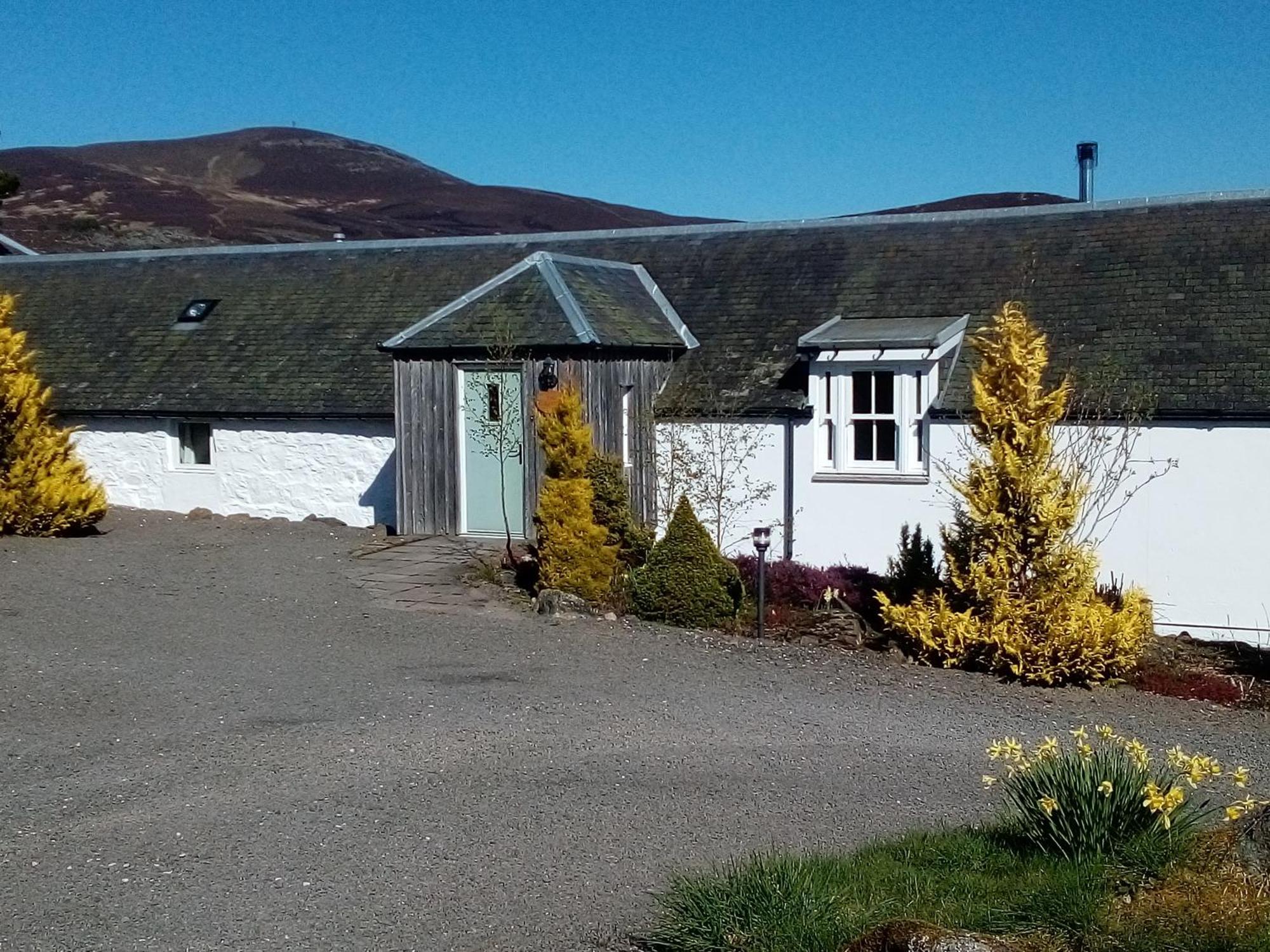 Dalnoid Cottages & Treehouses Nr Glenshee Bagian luar foto