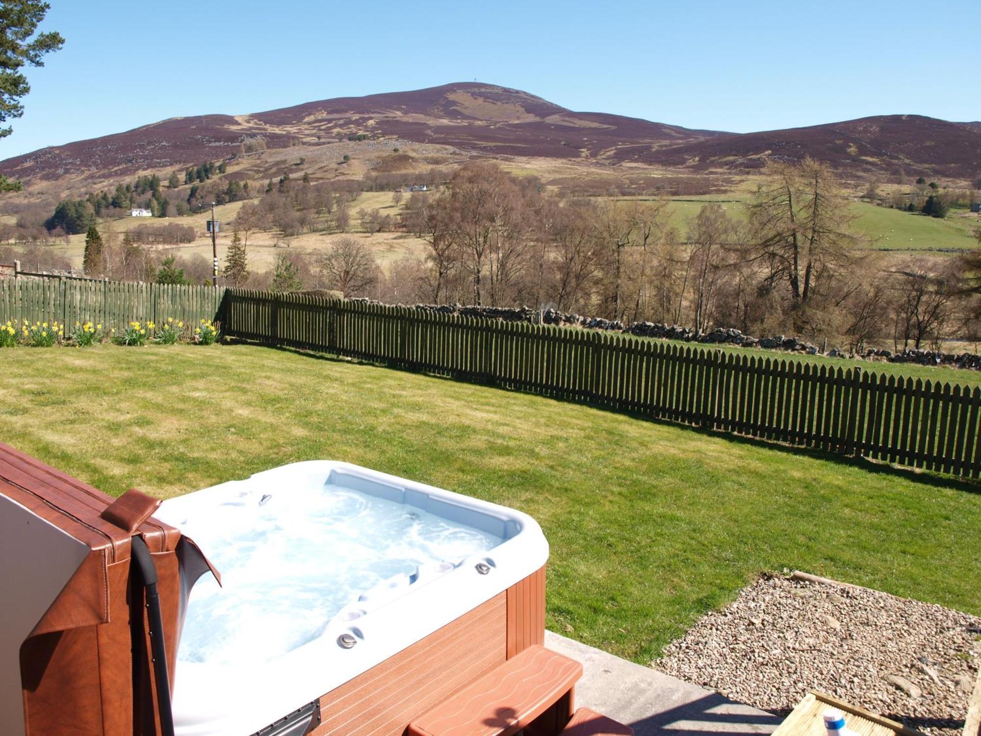 Dalnoid Cottages & Treehouses Nr Glenshee Bagian luar foto