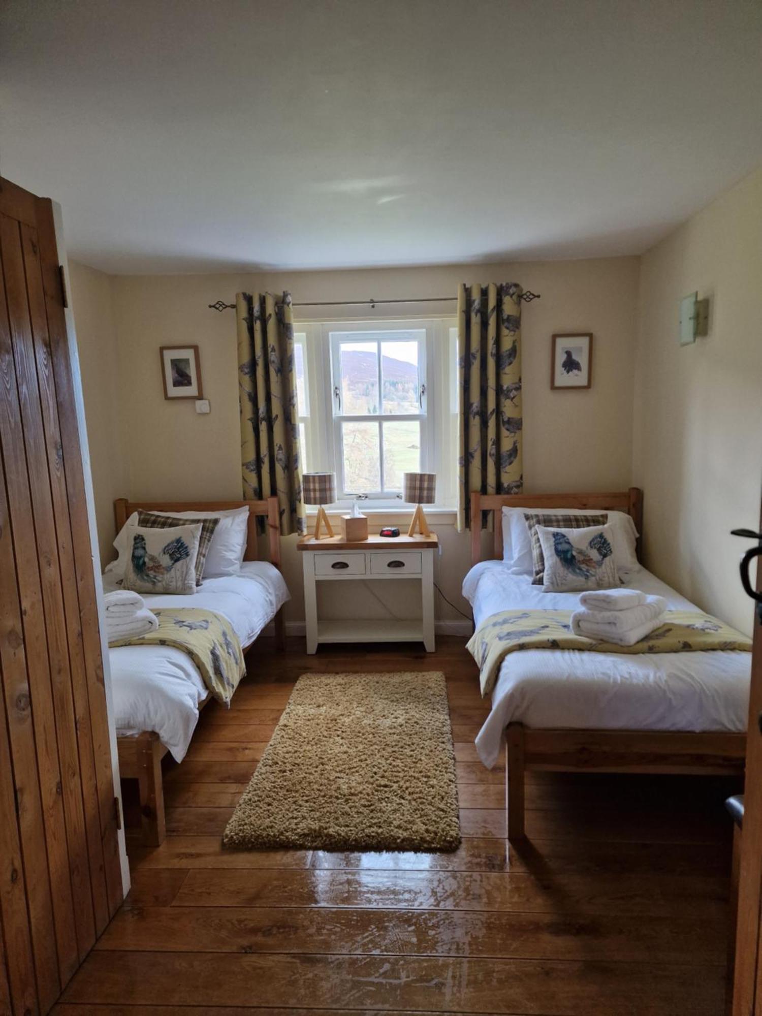 Dalnoid Cottages & Treehouses Nr Glenshee Bagian luar foto