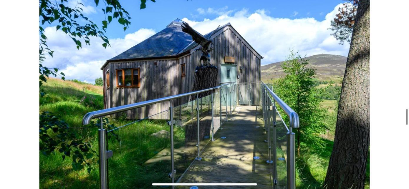 Dalnoid Cottages & Treehouses Nr Glenshee Bagian luar foto