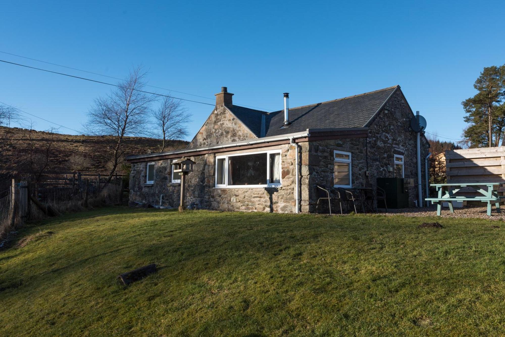 Dalnoid Cottages & Treehouses Nr Glenshee Bagian luar foto