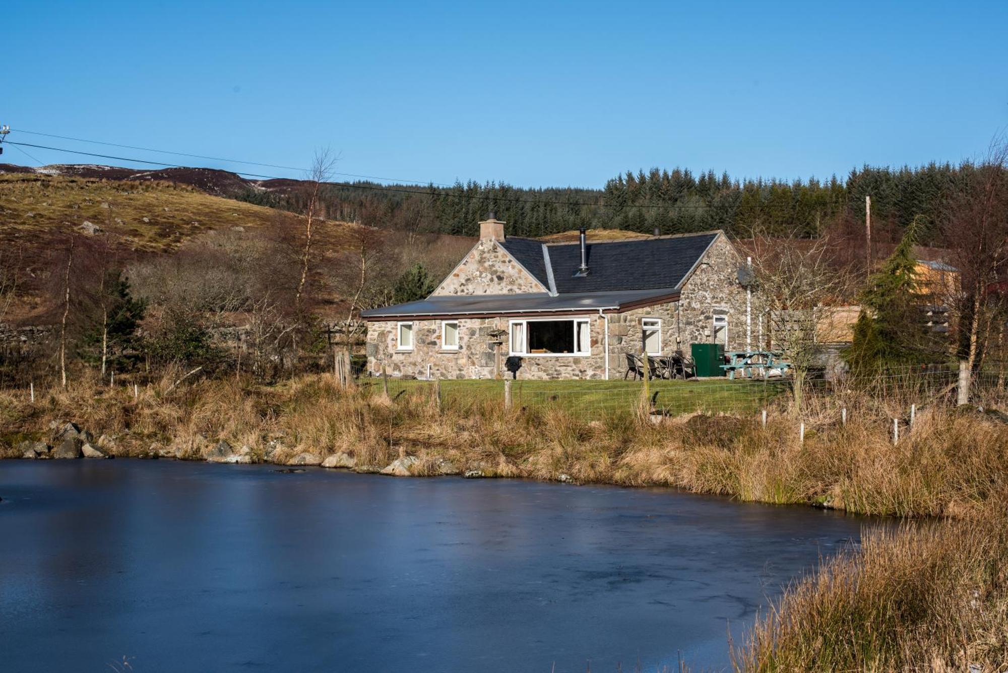 Dalnoid Cottages & Treehouses Nr Glenshee Bagian luar foto